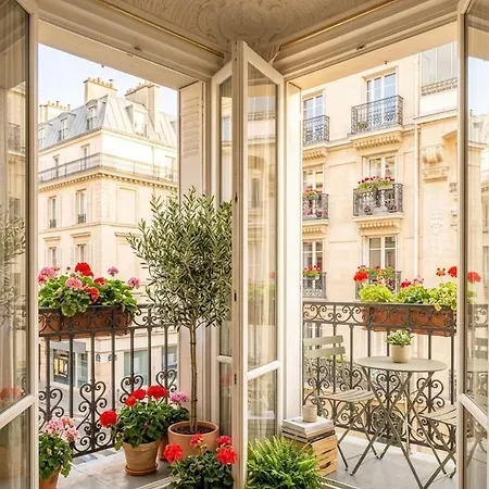 Cosy Parisian Room - King Bed Near Montmartre B&B *